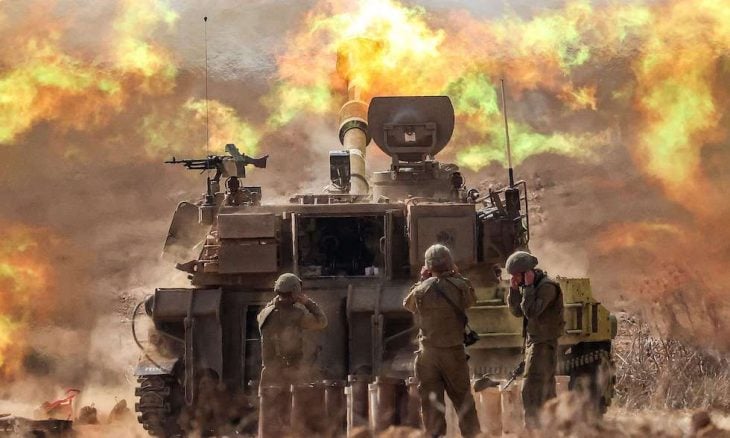 قصف عنيف على قطاع غزة ودفعات صواريخ باتجاه إسرائيل