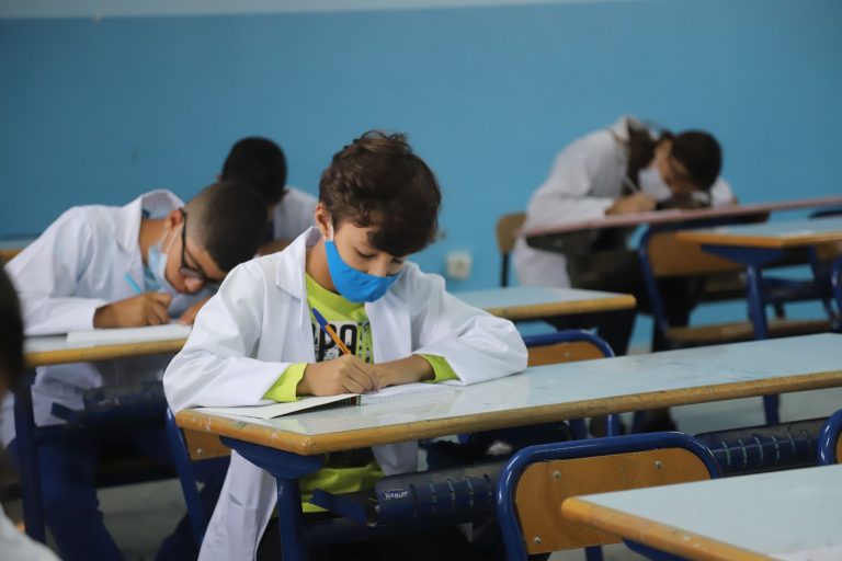 بعد التوقيع على اتفاق مع الحكومة .. المركزيات النقابية تدعو للعودة إلى حجرات الدراسة
