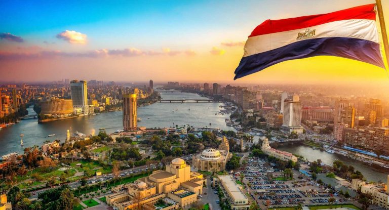 مصر..تحقيقات تورط الفنانة غادة والي في سرقة رسومات الفنان الروسي كوراسوف