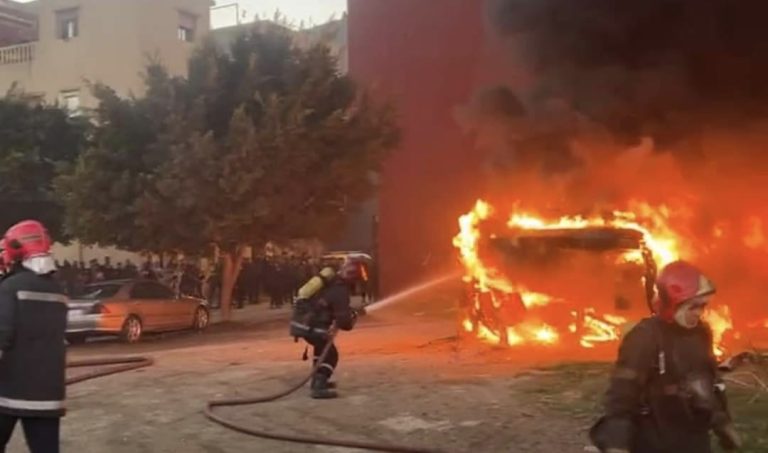 طنجة ..النيران تلتهم مقطورة شاحنة لنقل البضائع
