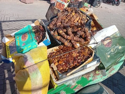مراكش : حجز طنين ونصف من التمور والفواكه الجافة الفاسدة