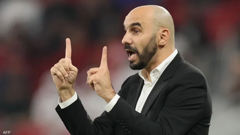 الركراكي يتوج بجائزة أفضل مدرب أفريقي لسنة 2023