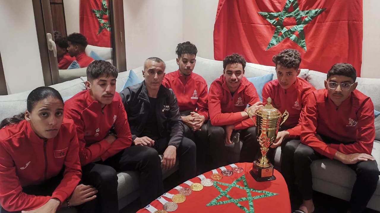 المنتخب الوطني للشبان يرفع كأس البطولة العربية للدراجات