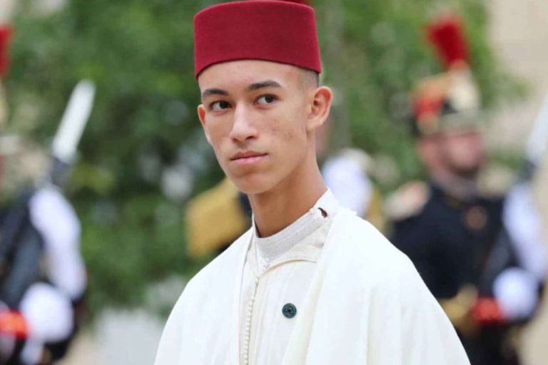 المغاربة يحتفلون بالذكرى ال22 لميلاد ولي العهد الأمير مولاي الحسن