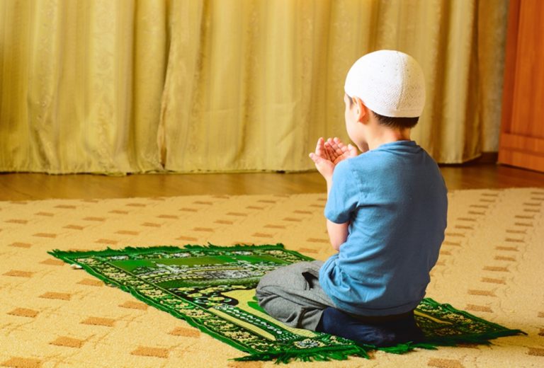 محاكمة معلمة بريطانية منعت التلاميذ المسلمين من الصلاة