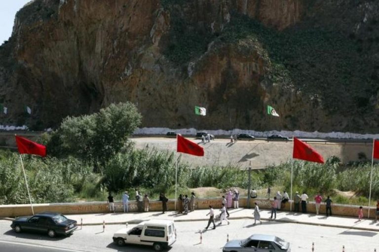 وجدة.. السلطات الجزائرية تفرج عن مغاربة اعتقلوا في معبر "جوج بغال"