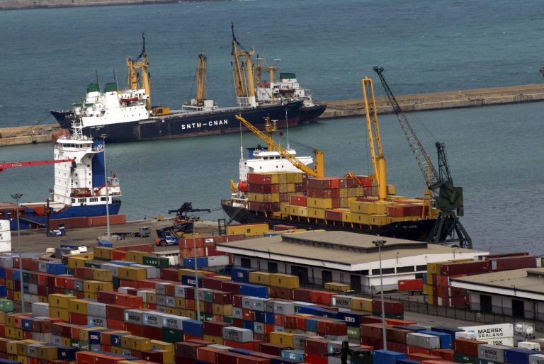 شركات عالمية تقرر الانسحاب من الجزائر بعد قرار منع دخول السلع القادمة من الموانئ المغربية