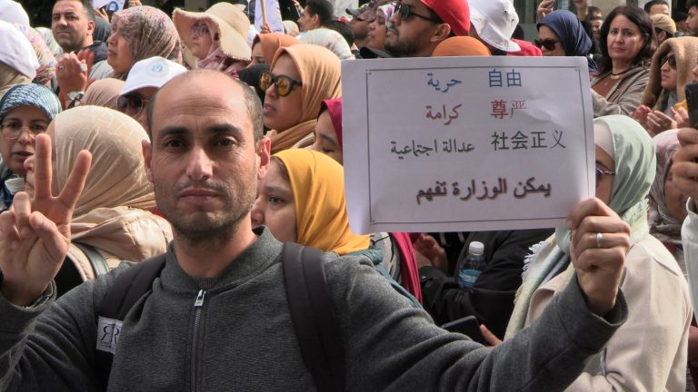 ردا على توقيف الأساتذة.. "التنسيق الوطني" يعلن مواصلة الإضراب