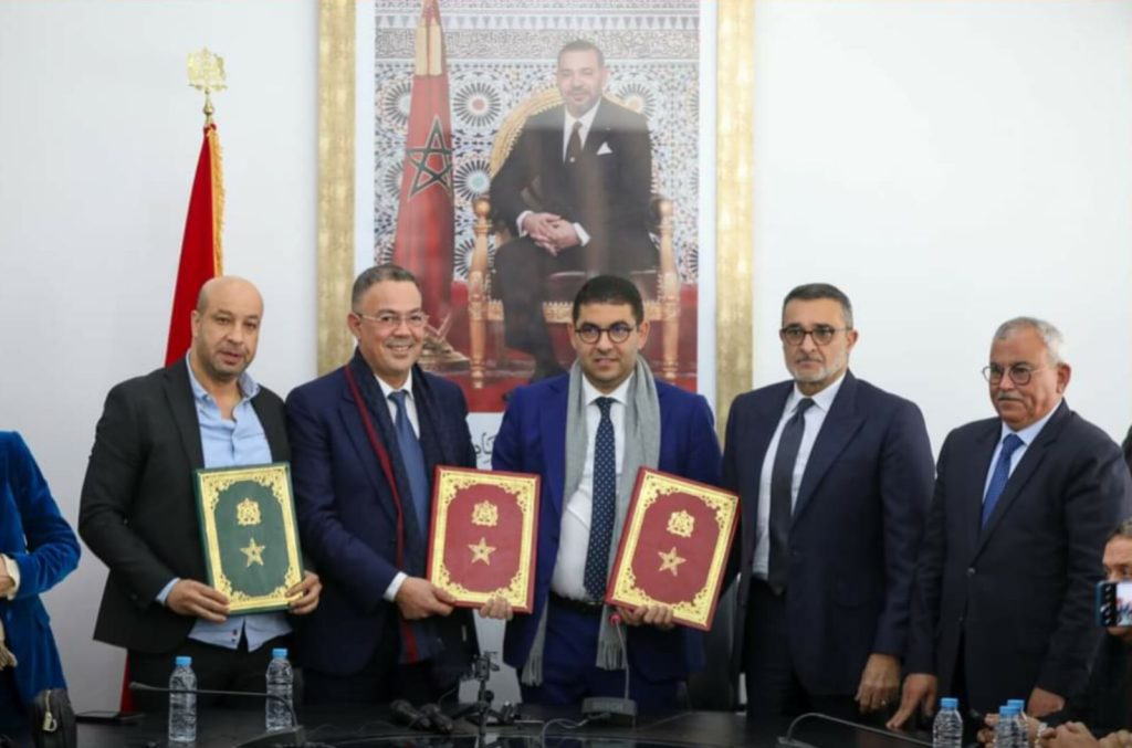 اتفاقية شراكة بين اللجنة الوطنية الأولمبية المغربية وجامعة كرة القدم وجمعية الإعلام والناشرين