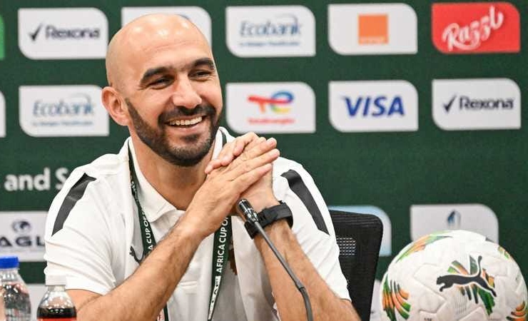 مشاهير يدعمون مدرب المنتخب الوطني
