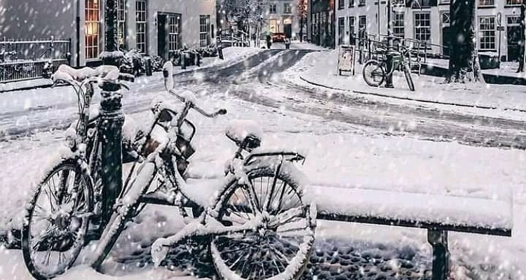 عواصف ثلجية بهولندا... هكذا تتأقلم الجالية المغربية مع الوضع
