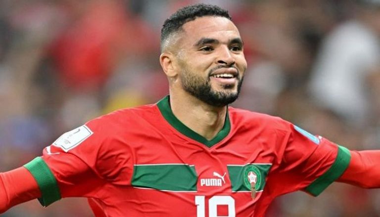 النصيري أول لاعب في الكان يحتفل بهدفه داخل دكة الاحتياط