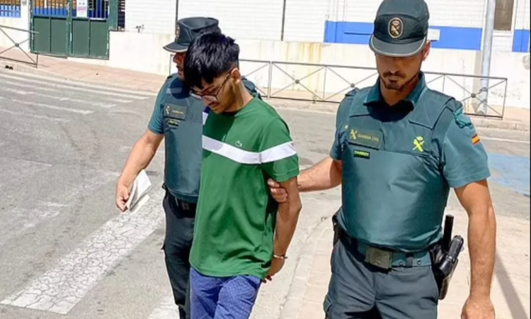 مزحة مع الأصدقاء تتسبب في اعتقال طالب و إخراج مقاتلتين حربيتين من الثكنة