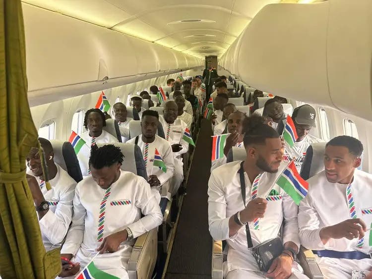 بعثة منتخب غامبيا تنجو من الموت في الطائرة أثناء سفرها إلى ساحل العاج