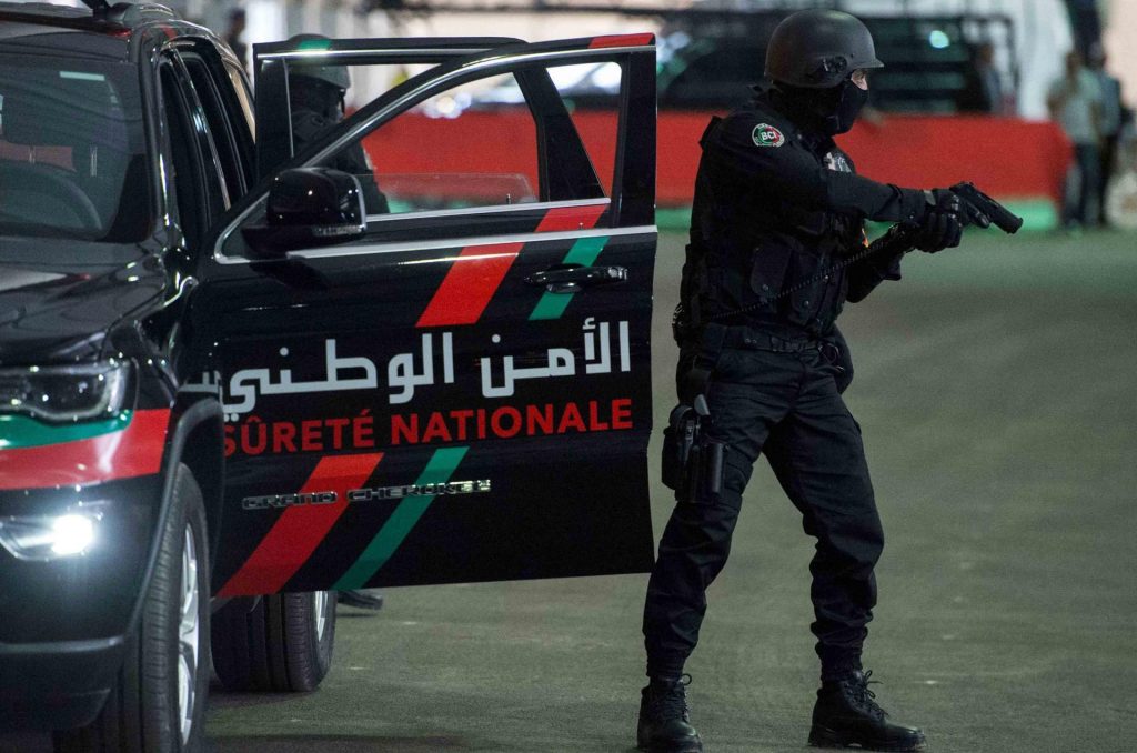 طنجة.. جانح يصيب شرطيين في تدخل أمني بـ"أرض الدولة"