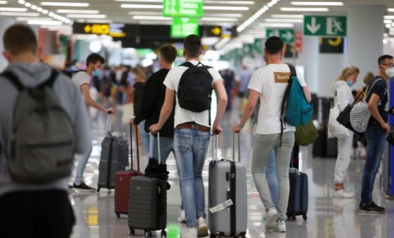 تقرير: مغاربة العالم يمثلون 51% والسياح الأجانب يمثلون 49% من الوافدين على المغرب