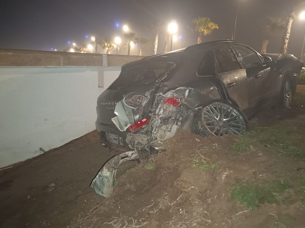 سباق بين "ولاد الفشوش" ينتهي بحادثة سير خطيرة بعين الدياب + "فيديو"
