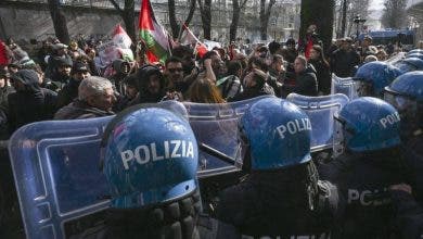 Photo of إيطاليا..موجة غضب بعد تداول فيديو اعتداء الشرطة على طلاب مؤيدين لفلسطين