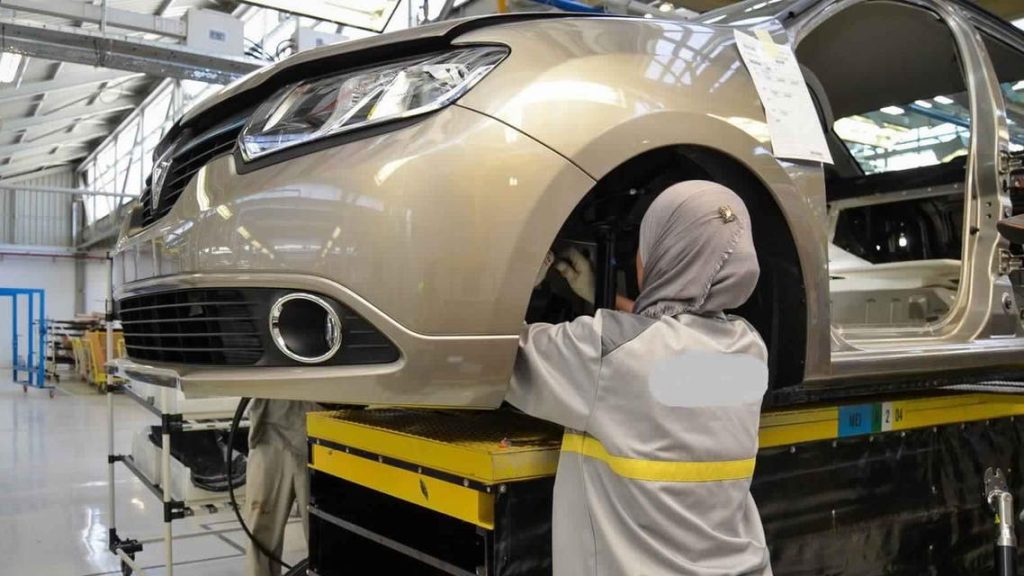 وزير الصناعة: المغرب يستهدف تصنيع مليون سيارة سنويا بحلول 2025