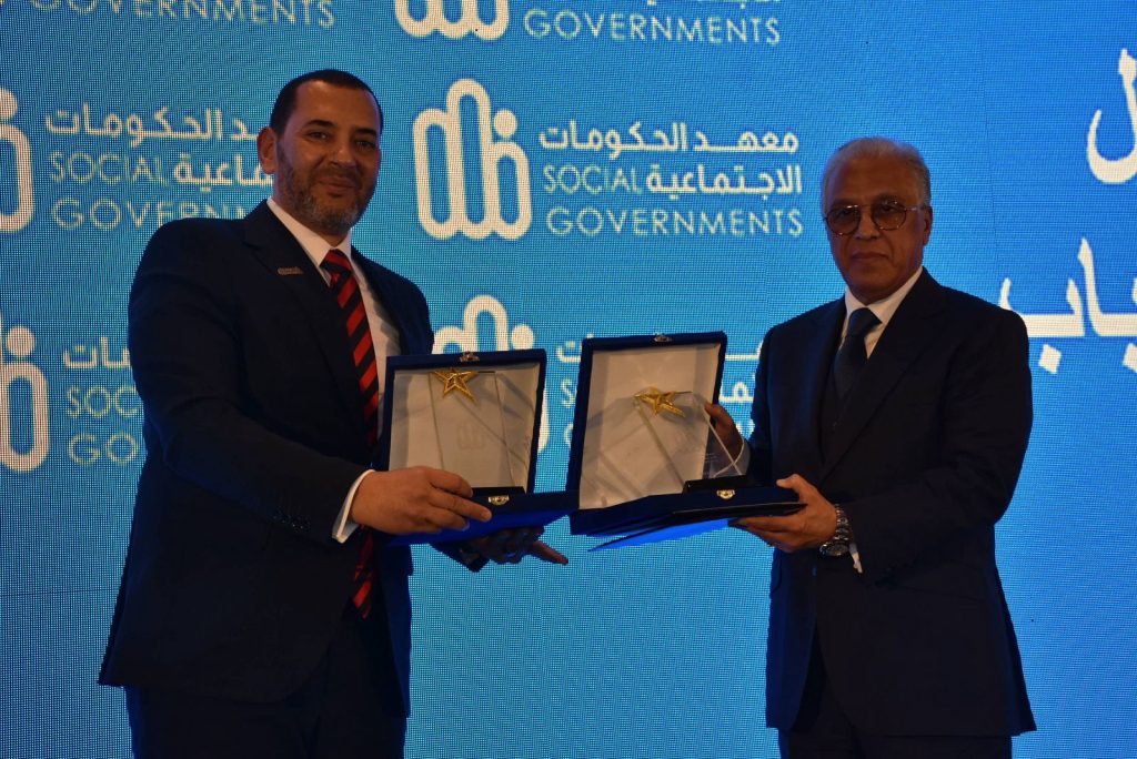 بنسعيد يحصد جائزة أفضل شخصية حكومية في التواصل الحكومي الاجتماعي بالقاهرة