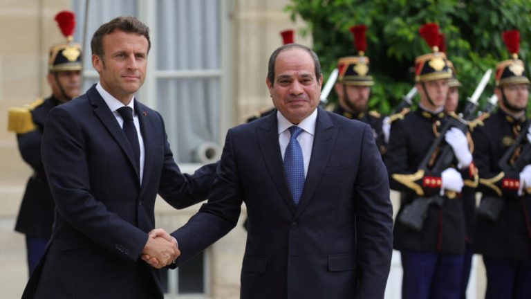 السيسي وماكرون يؤكدان خطورة أي عمل عسكري في رفح