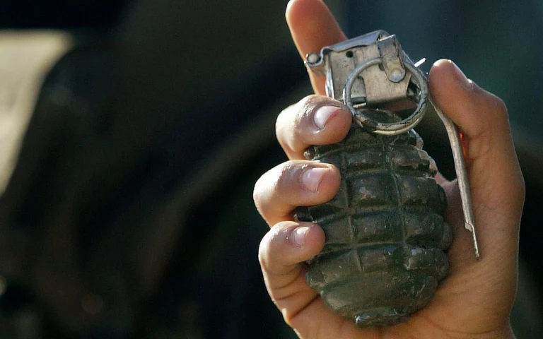 في ليبيا.. معلمة عاقبت ابنته فألقى بقنبلة على مدرستها