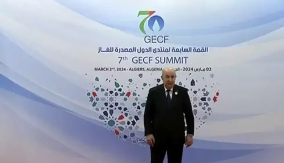 صور نادرة تظهر عشق "تبون" للمغرب و استنساخه لتقاليد المملكة العريقة