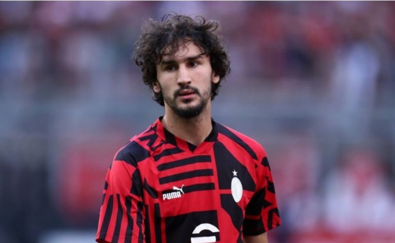 لاعب ميلان يصدم الجماهير الجزائرية.. "أريد تمثيل منتخب فرنسا"