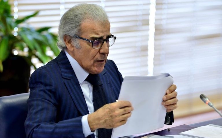الجواهري يستجيب لموظفي بنك المغرب و دار السكة بالزيادة في أجورهم