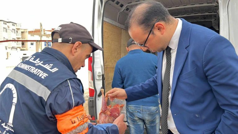 الناظور .. السلطات تحجز مواد غذائية فاسدة ودجاجا مي.تا