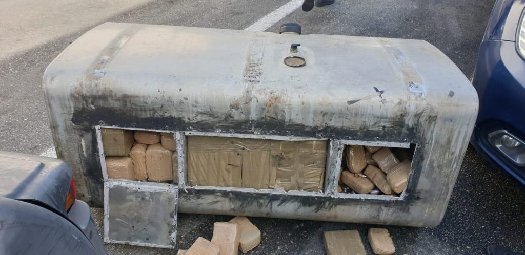 ضبط 570 كلغرام من الشيرا داخل شاحنة للنقل الدولي بميناء طنجة المتوسط