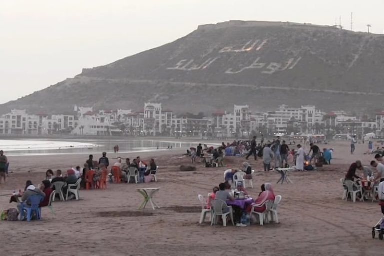 اكادير : منع تناول الإفطار الرمضاني فوق رمال الشواطئ والمساحات الخضراء