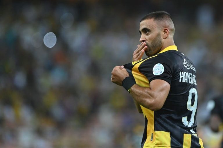 حمد الله يتألق بثنائية ويصبح ثاني أفضل هداف في تاريخ الدوري السعودي