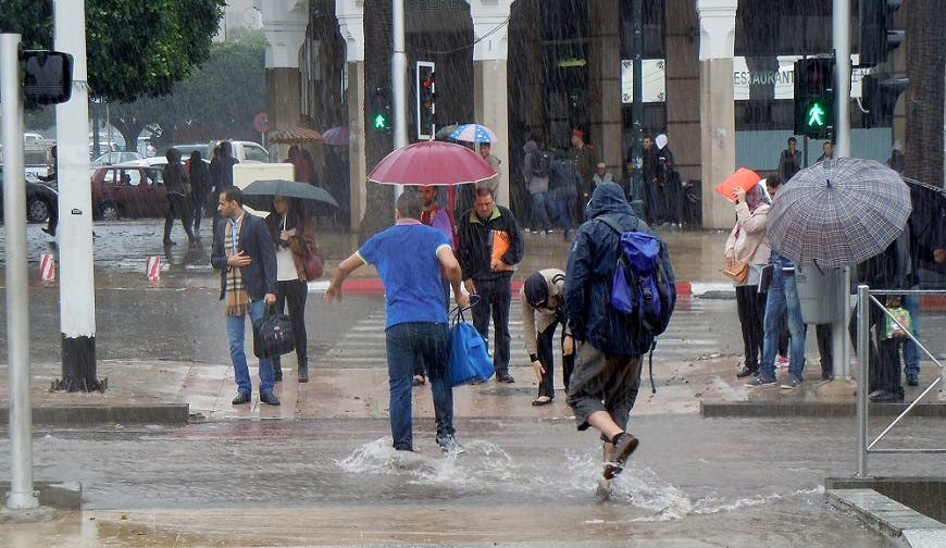 نشرة إنذارية: زخات رعدية مصحوبة بحبات برَد ورياح بهذه المناطق