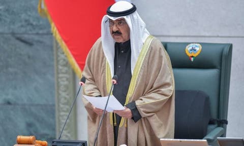 رئيس وزراء الكويت يقدم استقالة الحكومة إلى أمير البلاد