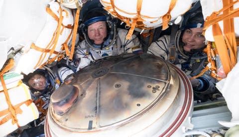 عودة 3 رواد فضاء إلى الأرض بعد مكوثهم في محطة الفضاء الدولية