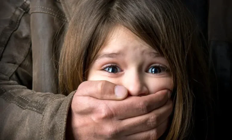 حاولت اختطاف طفلة يوم العيد ..الحبس النافذ للمختطفة