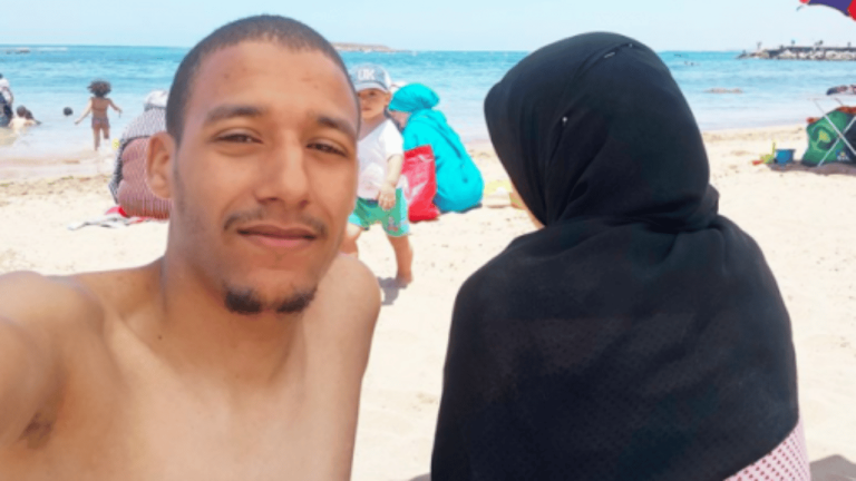 "الشيخ سار" يطلق تطبيقا للزواج ويلزم المنخرطين بأداء 300 درهما