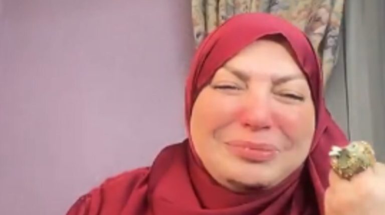 انهيار فنانة مصرية بعد فتوى عالم أزهر.. "زواجك باطل