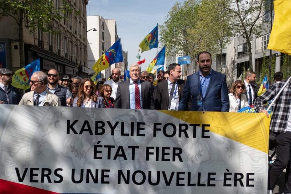 فرحات مهني يعلن من أمام مقر الأمم المتحدة استقلال القبائل عن الجزائر بشكل رسمي