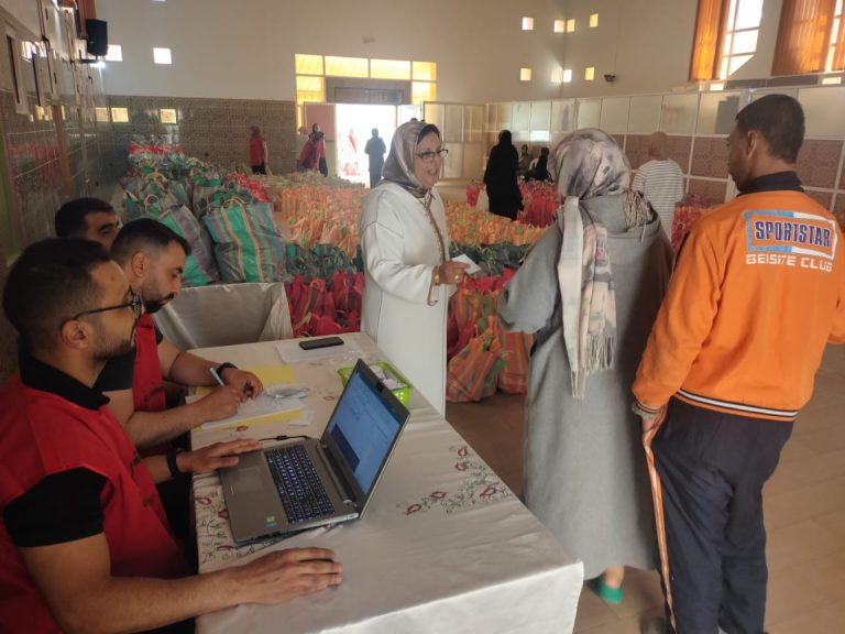 وجدة.. جمعية الشبيبة توزع قففا وتقيم فطورا جماعيا للمهاجرين الأفارقة