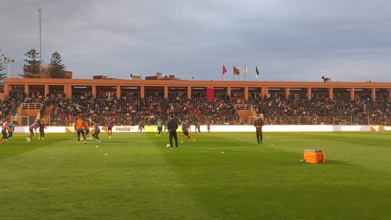 إتحاد العاصمة الجزائري ينسحب من مقابلة نصف نهائي الكونفدرالية أمام نهضة بركان