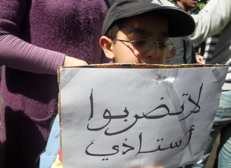 تيزنيت : اعتداء تلميذ على أستاذه ونقابة تدخل على خط القضية