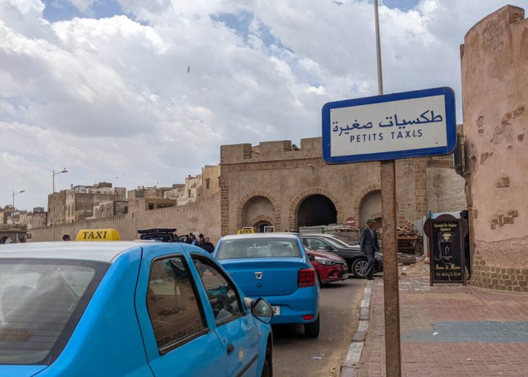 الصويرة.. مواطن يشتكي للعامل سائق "طاكسي" رفض إرجاع درهما له