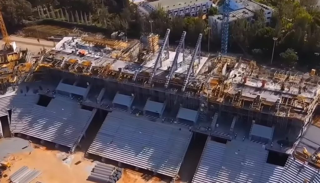 مستجدات ملعب الرباط.. اعتماد حاملات المدرجات الفولاذية يسرع أشغال بناء الطابق الثالث