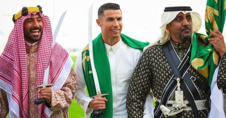 رونالدو يعلن دعمه ملف السعودية لاستضافة كأس العالم 2034