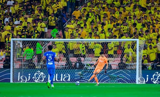 بونو يتأهل رفقة الهلال إلى نهائي كأس خادم الحرمين الشريفين