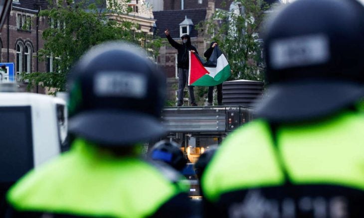 شرطة أمستردام تقمع بعنف متظاهرين متضامنين مع فلسطين