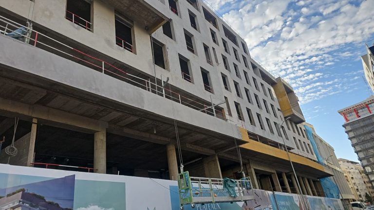 مــ..ـصرع 3 عمال سقطوا من أعلى ورش بناء فندق وسط الدار البيضاء