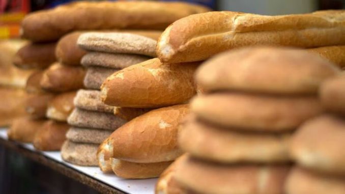 المخابز تتحجج بزيادات "البوطا" لرفع الأسعار.. هل فعلا تستعمل الغاز في طهي الخبز؟